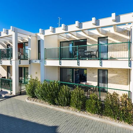 Queen Beach Apartments Нин Екстериор снимка
