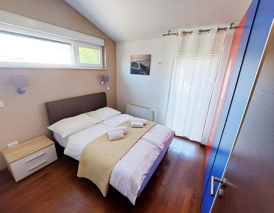 Queen Beach Apartments Нин Екстериор снимка