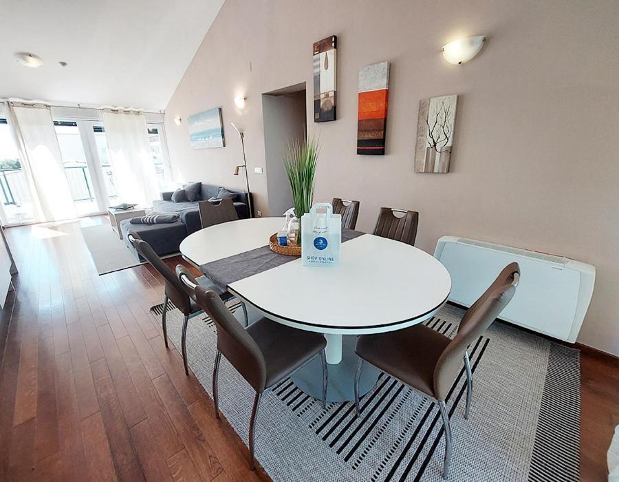 Queen Beach Apartments Нин Екстериор снимка