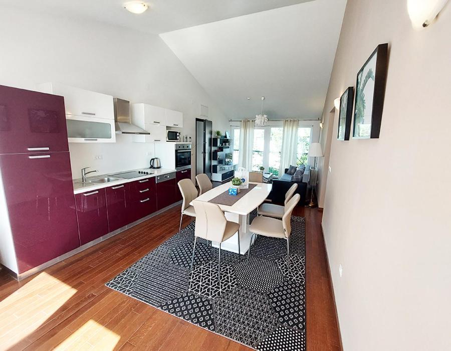 Queen Beach Apartments Нин Екстериор снимка
