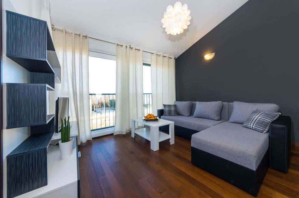 Queen Beach Apartments Нин Екстериор снимка