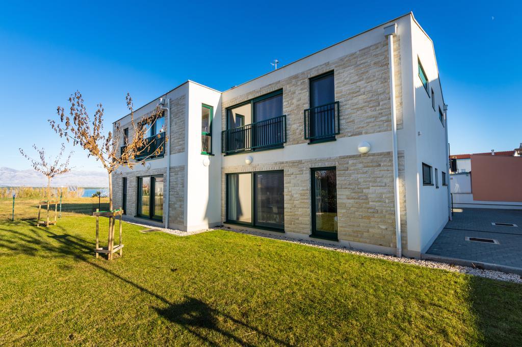 Queen Beach Apartments Нин Екстериор снимка