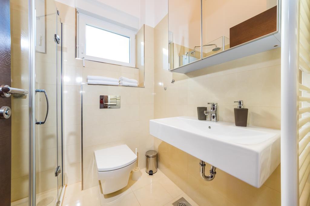 Queen Beach Apartments Нин Екстериор снимка