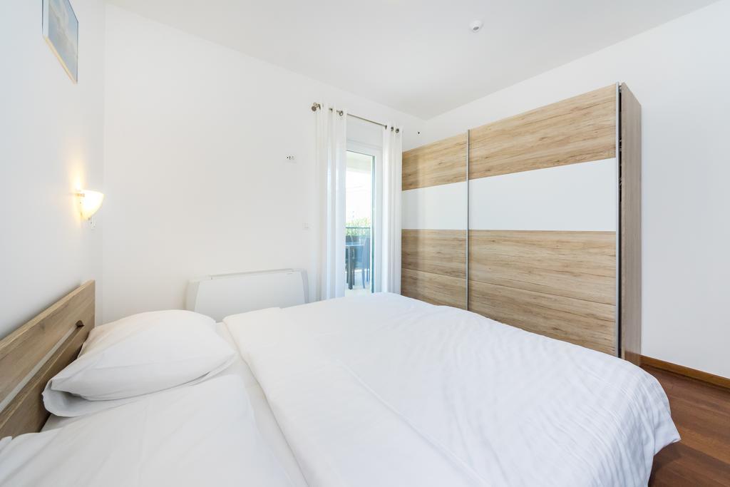 Queen Beach Apartments Нин Екстериор снимка