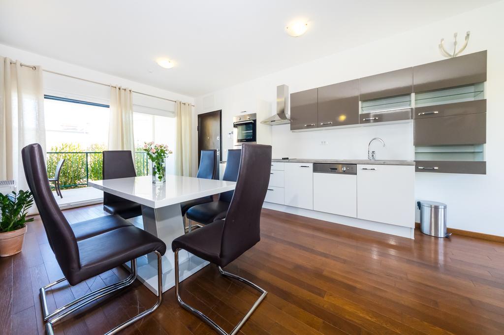 Queen Beach Apartments Нин Екстериор снимка