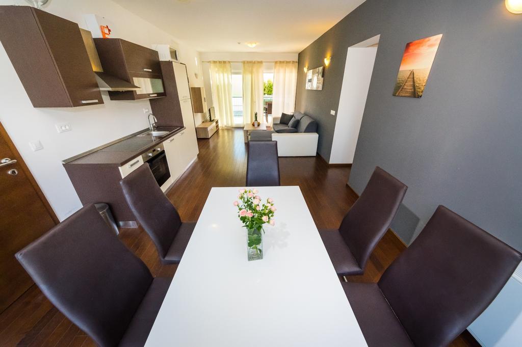 Queen Beach Apartments Нин Екстериор снимка