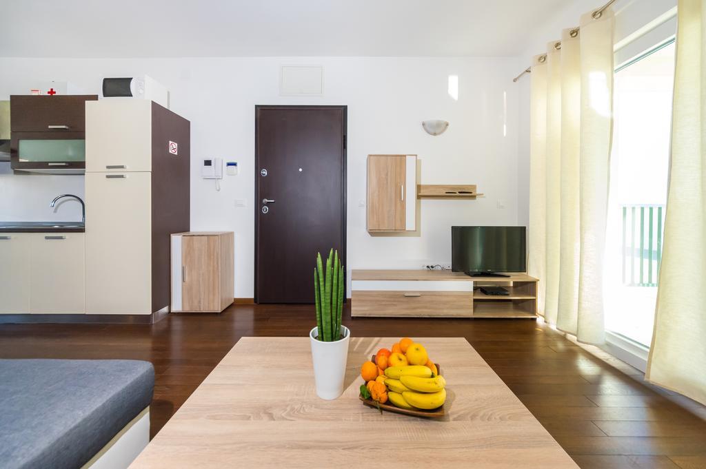 Queen Beach Apartments Нин Екстериор снимка